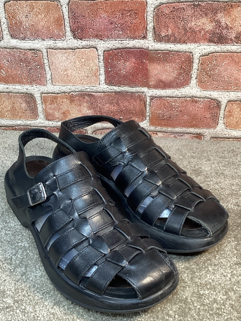 Dansko womens black leather fisherman sandals size 40 eu size 9.5-10 us